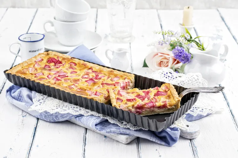 Raparperipiirakka Pellillinen